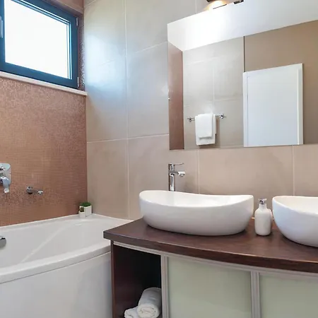 Cozy In Okrug Gornji With Sauna Dom wakacyjny