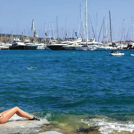 Cozy In Okrug Gornji With Sauna بيت للعطل