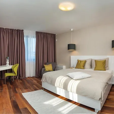 Ferienhaus Luxurious Home In Okrug Gornji With Sauna *
