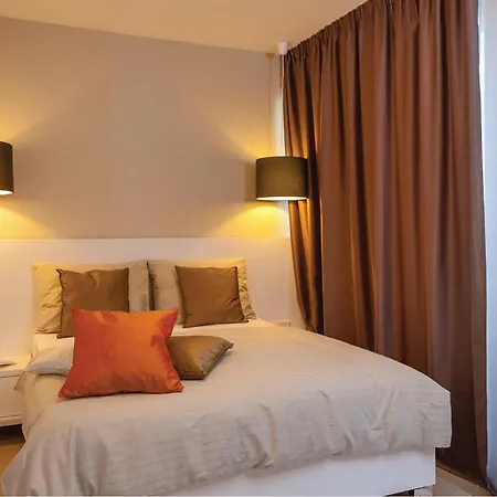 Cozy In Okrug Gornji With Sauna بيت للعطل *