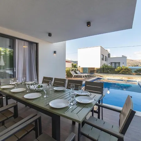 Cozy Home In Okrug Gornji With Sauna Vikendica Trogir