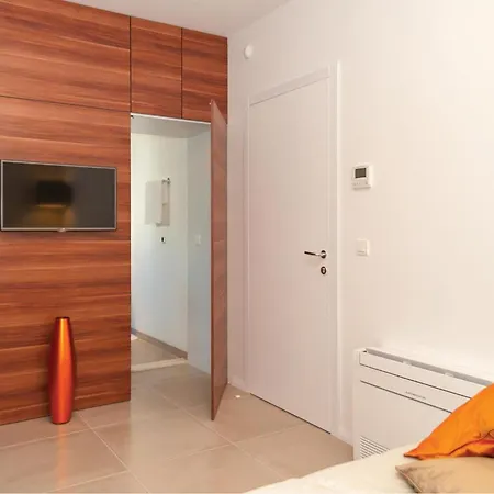 Cozy Home In Okrug Gornji With Sauna