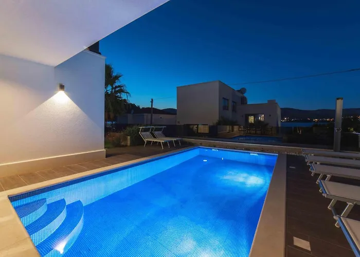 Cozy In Okrug Gornji With Sauna * Trogir