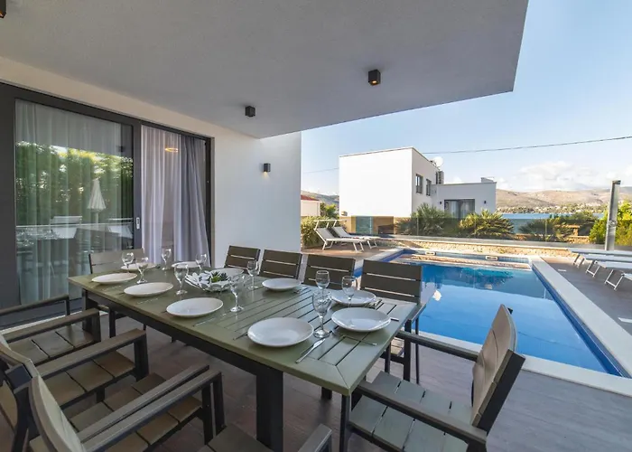 Cozy In Okrug Gornji With Sauna Dom wakacyjny Trogir