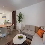Cozy In Okrug Gornji With Sauna בית נופש *