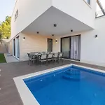 Holiday home Luxurious Home In Okrug Gornji With Sauna *