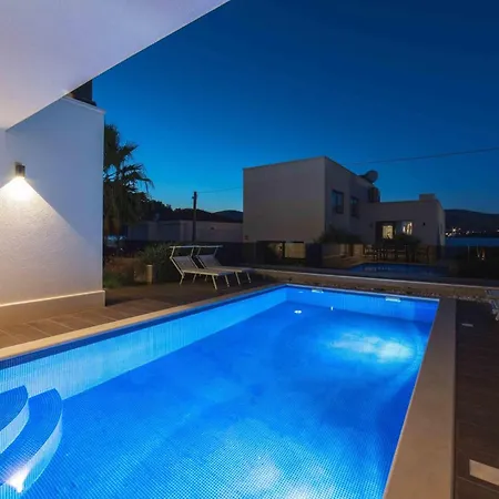 Cozy Home In Okrug Gornji With Sauna * Trogir