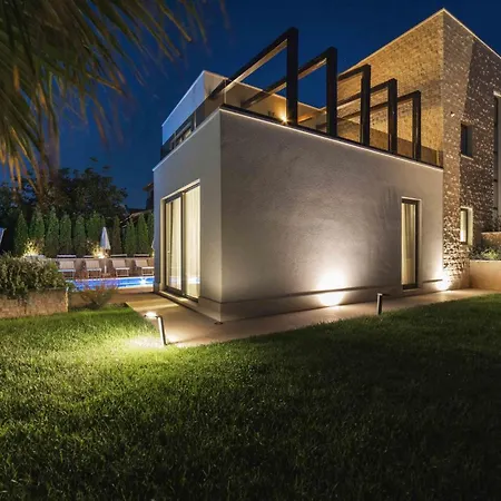 Cozy Home In Okrug Gornji With Sauna