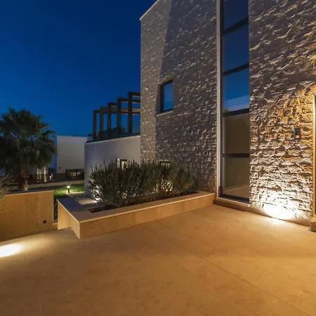 Luxurious Home In Okrug Gornji With Sauna *