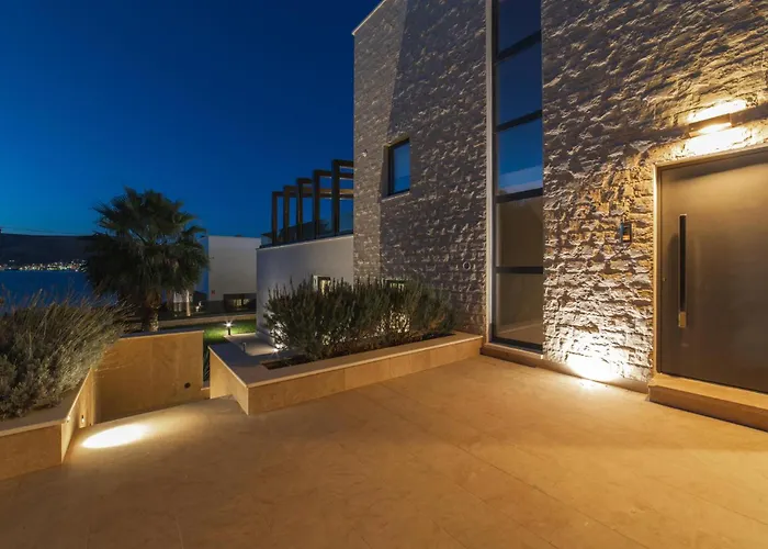 Cozy In Okrug Gornji With Sauna *